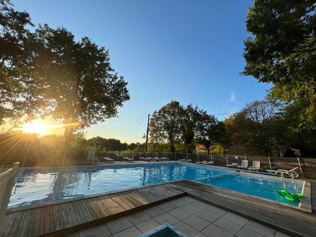 4-Gite 4 Personnes Avec Piscine Saint-Aubin-de-Nabirat 外观 照片